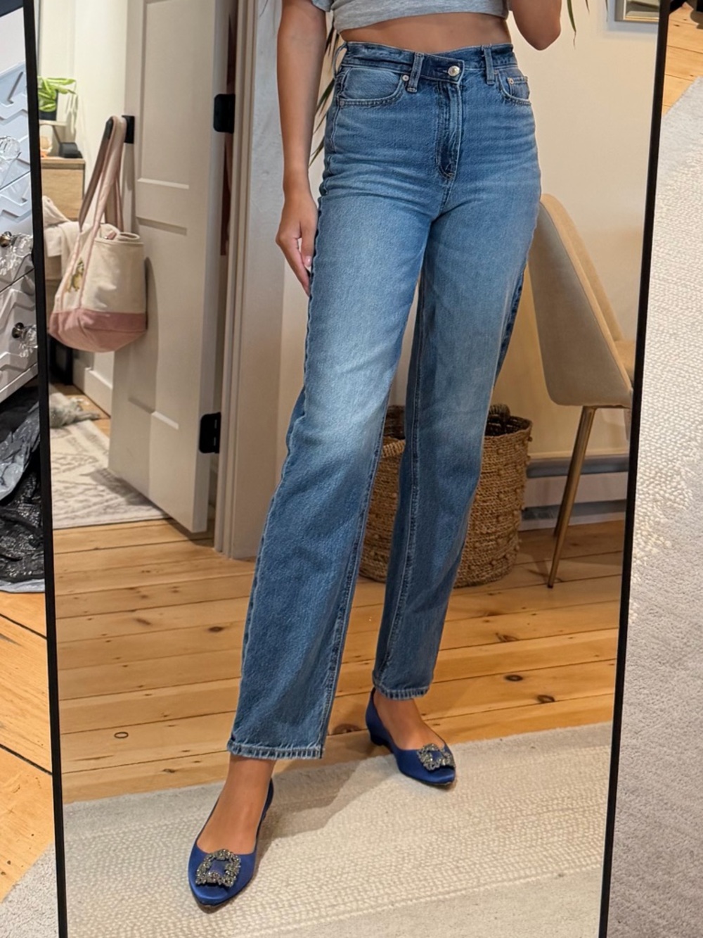 American Eagle Strigid Curvy Mom Jean